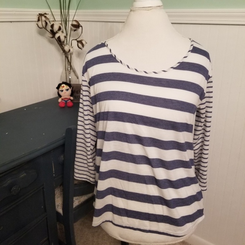A&E Blue and white stripe swoop back‎
